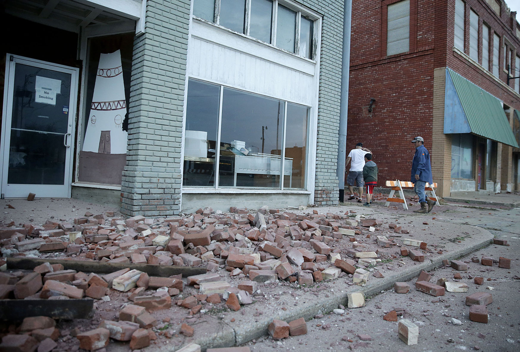 QUAKE FOLLOW